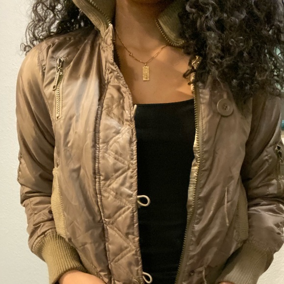 Very warm and Comfy Bomber Jacket!🌨 - Picture 5 of 5